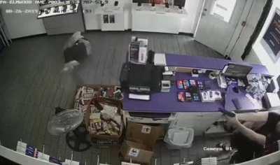 MetroPCS Employee Fatally Shoots Robber in SW Philly