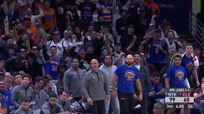 [Highlight] Brunson dimes Toppin up for the slam in the fast break!