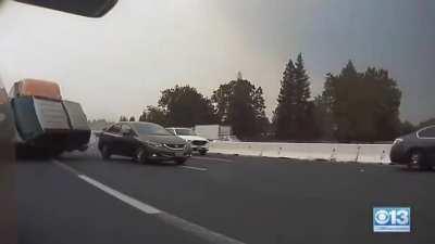 Semi-truck plows into 9 cars in Sacramento, killing 1 and injuring 3