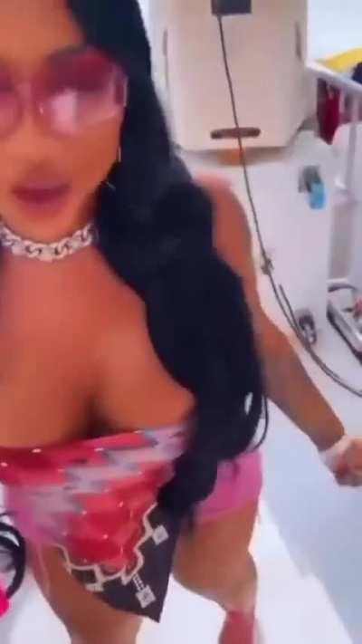 Don't know her name!!! Do you?