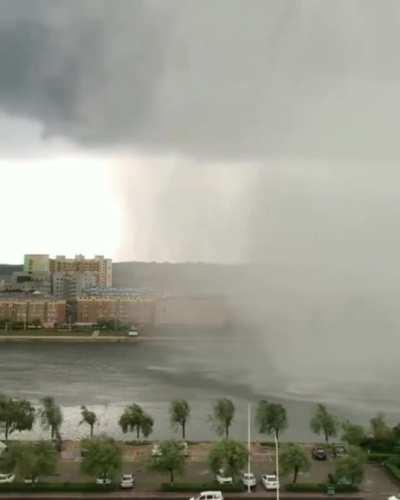 🔥 Edge of a rain storm
