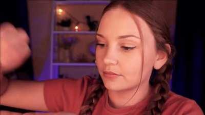 looks like she’s jerkinggg😩