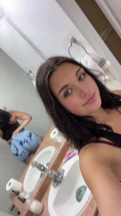 wyd if you caught me in the gym posing like this?