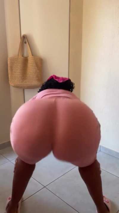 Big booty in pyjamas [Ndileka]