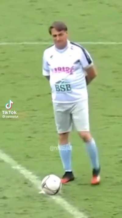 Bolsonaro no ritmo da copa