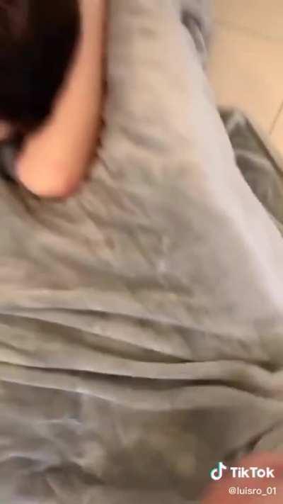 es gracioso porque una mujer es golpeada