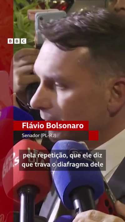 Bolsonaro vomita e fica sem respirar