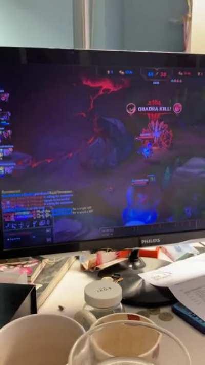 My dads first pentakill, the commentary is amazing.