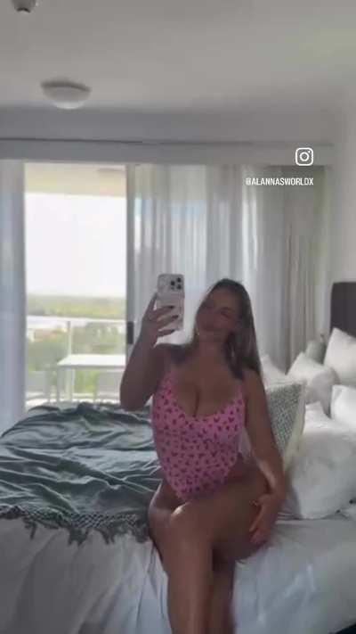 Dumb IG whore Alanna Pow 10 cent brain but million dollar body