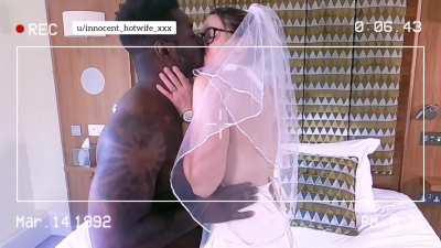 Here CUMS the bride!