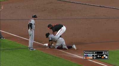 [Highlight] Mancini balks at running the hitter back to home, throws to first for the force out