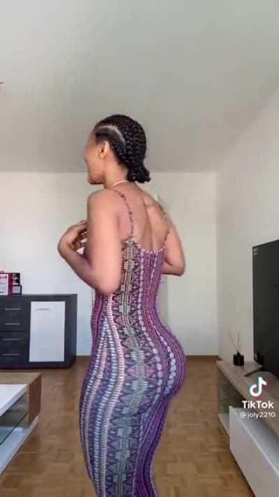 Its her birthday today, and she’s given us all some cake🎂🎉🥳