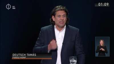 Deutsch Tamás air-dicking - csak a kezét nézzétek ;)