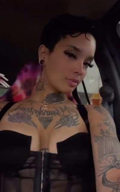 Veee (@sweeeeterthanhoney)