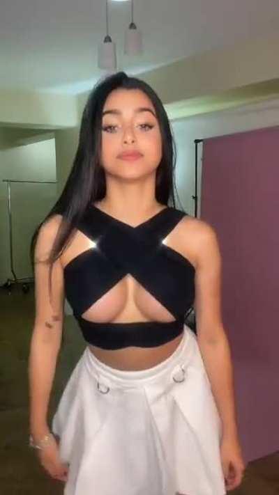 @valeriacarruyo TikTok