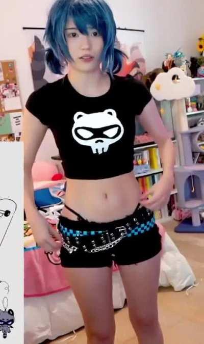 Emiru's snuffy cosplay - stream comp