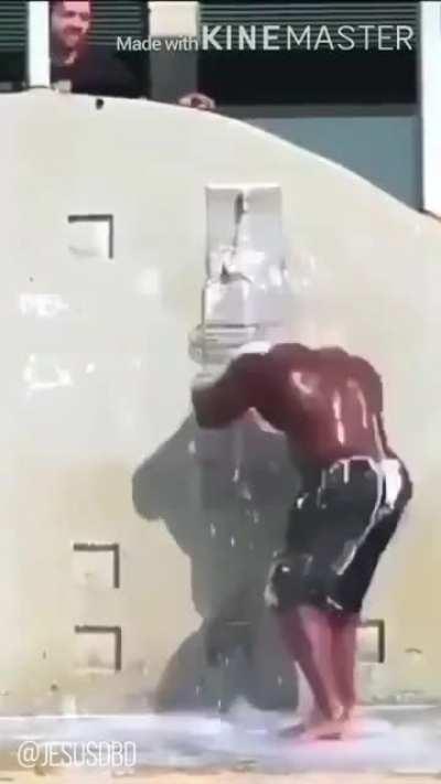 Oni taking a shower be like