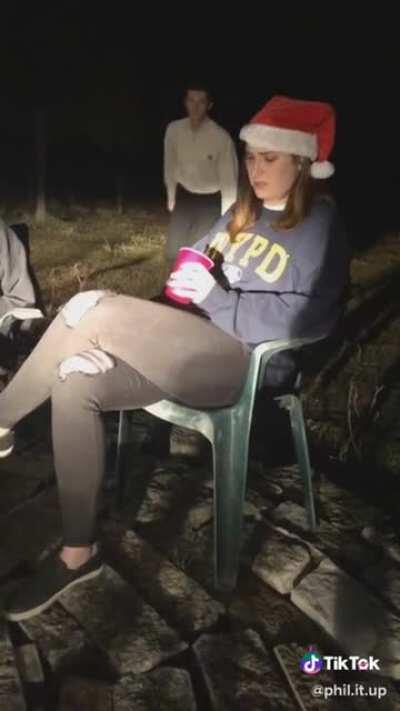 Ya casi es navidad mujicanos! pasenla bien y disfruten el tiempo con sus seres queridos, ponganse bien cohetes pero sin usar pirotecnia :)