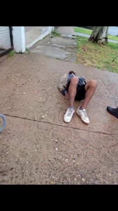 Sorprendieron sobre el portón de una casa a joven que intentaba robar en Paraná