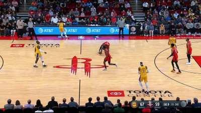 [Highlight] Russell Westbrook submits his audition for Shaqtin A Fool with a bizarre unforced turnover.