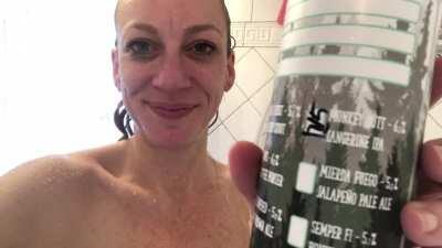 What’s up, monkey butt? Well, another year over, and I’m starting with a Tangerine IPA from Middleton Brewing. I hope you all have a fun and safe celebration. Cheers to a healthy and happy 2021, r/showerbeer fam 🥳🍻