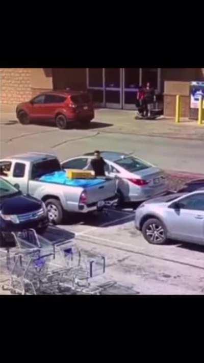 I don't know if this has a place here, but this guy is a crime genius 👌🏻