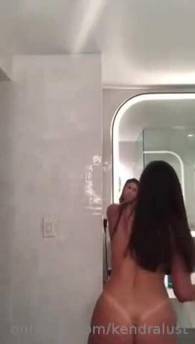 Kendra Lust: PERFECT body, hot MILF