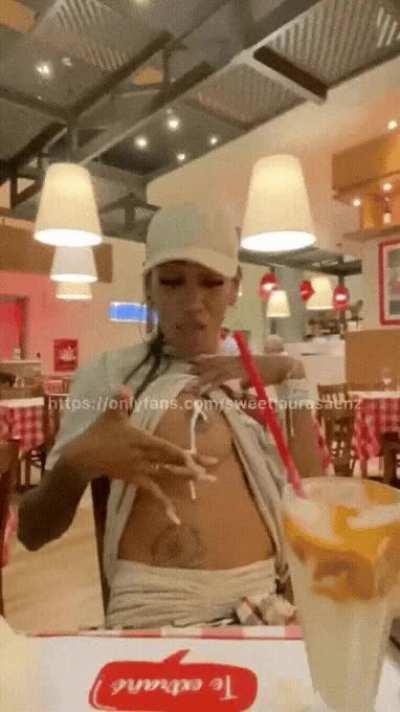 ADORABLE HOE 🥛🥛🥛 LAURA 💖❤️💖