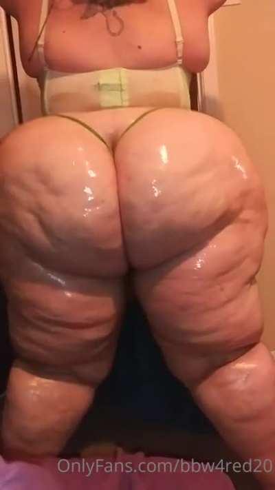 Ssbbw4red oiled up