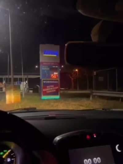 Just checking the price before filling it up