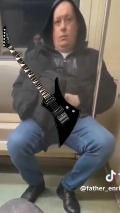 Alex Mercer Thug plays Thunderstruck in the subway
