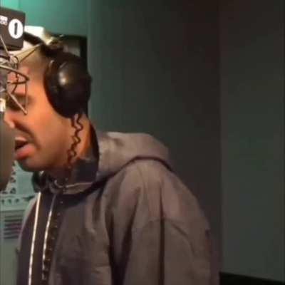 Drake je domoljub???