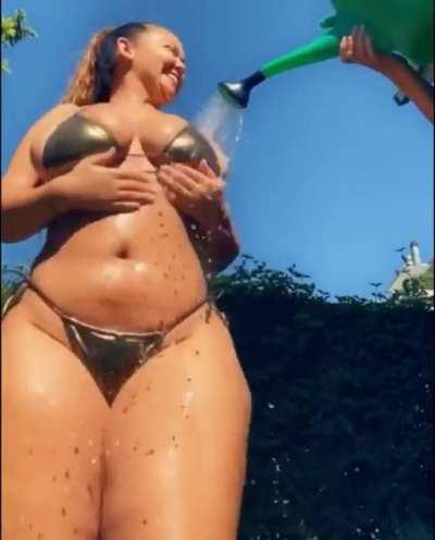 Make her Nice and Wet