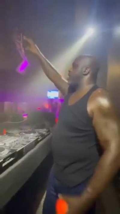 Shaq doing the Impossible... Deep 3s.