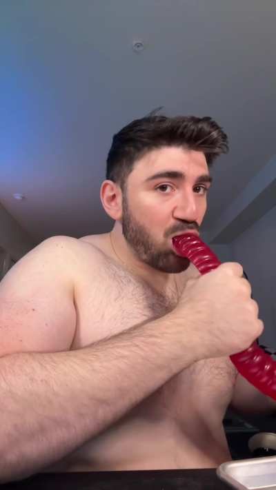 I like playing with my food