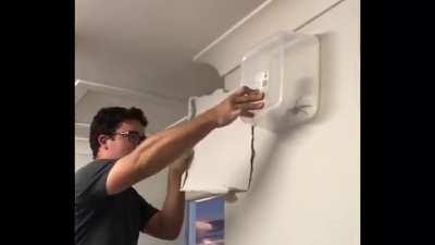 This is the kind of sh#t we have to deal with in Aus. I hate huntsman spiders.