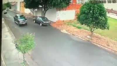 An 18-year-old man overturned with the Beetle he was driving during an escape from the Military Police