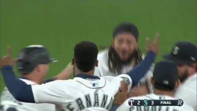 [Highlight] [Highlight] The Mariners win on a JP Crawford double to keep their playoff hopes alive!