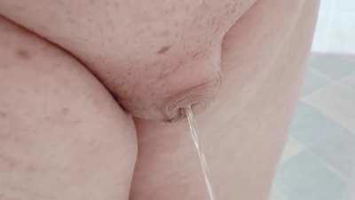 So much delicious clitty pee 😉😋🤤