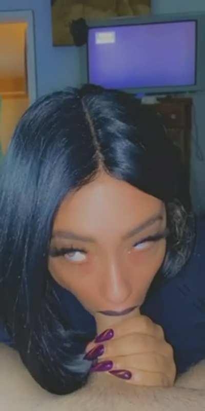 Eyes that drain his mind throat that drains his soul 😩