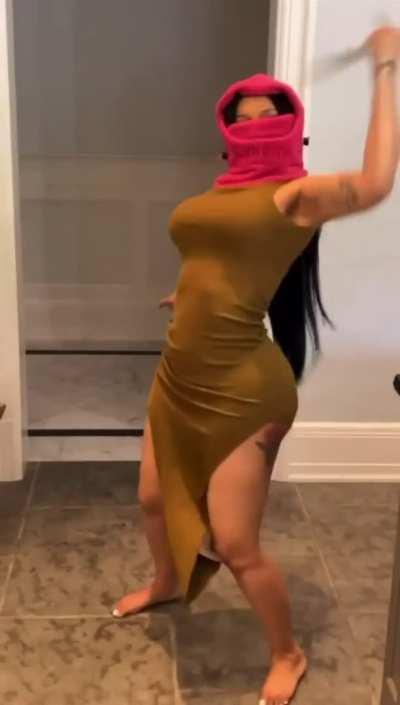 Shes a Walking Killer 🥵