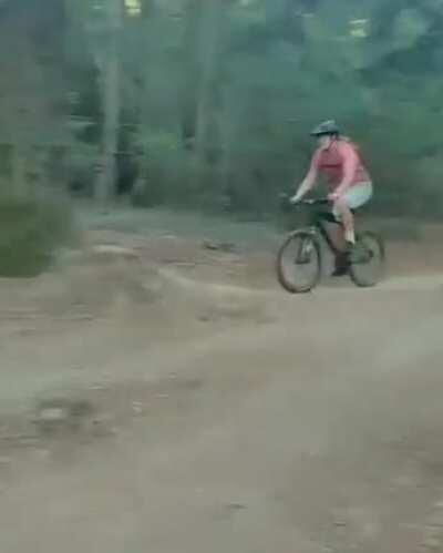 Snapped le collarbone right in two