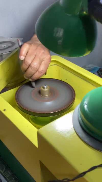 Polishing a Natural Star Sapphire &ndash; Bringing the Asterism to Life ✨