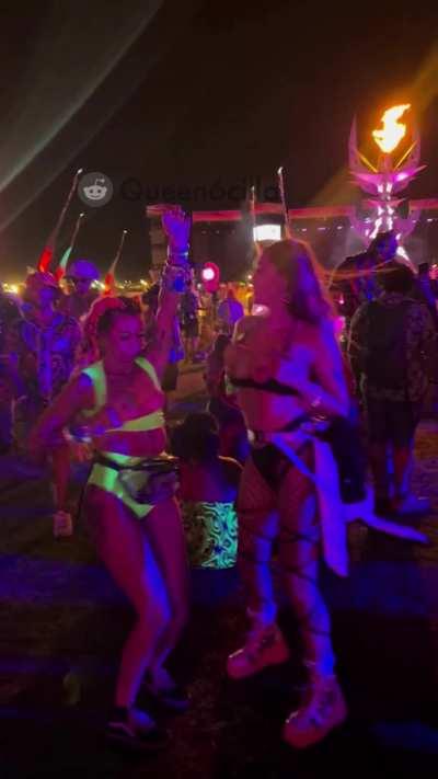 Flashing at Bass Canyon 2023 with u/HazelGrey2000