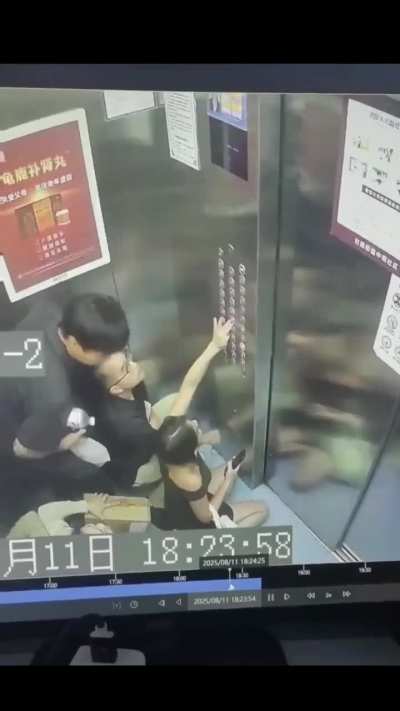 惊魂一刻 ...这是电梯故障冲顶了吗？