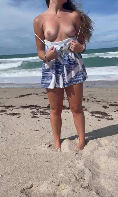 Some beach titties 😊