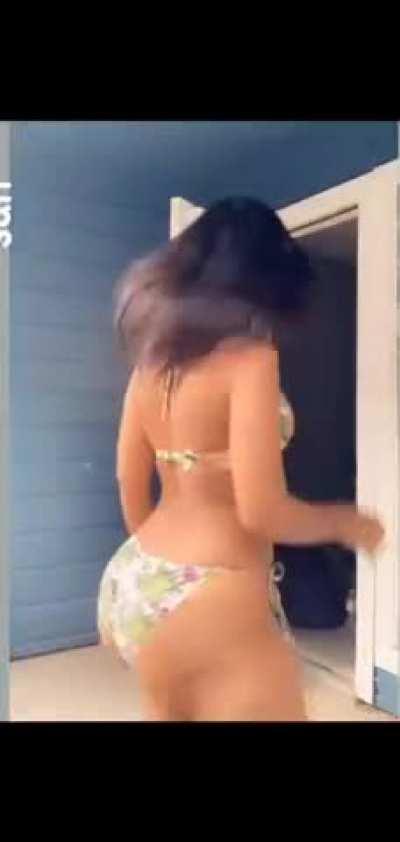 Big booty Not Scared