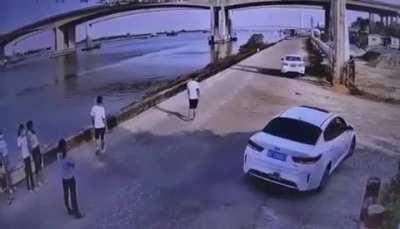 WCGW trying to make a U Turn