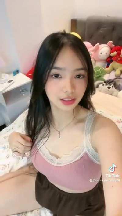 Roleplay pm me kunwari ako yung crush nyu artista.