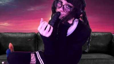 Effortlessly Deepthroating and Drooling all over Dildo